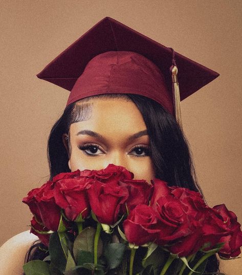 Masters Degree Photoshoot Ideas, Graduation Pictures Teacher, Highschool Graduation Photoshoot, High School Senior Picture Ideas Black, Off Guard Pictures, Grad Photoshoot Ideas High Schools, Fall Graduation Pictures, Graduation Pictures Black Women, Creative Graduation Photoshoot