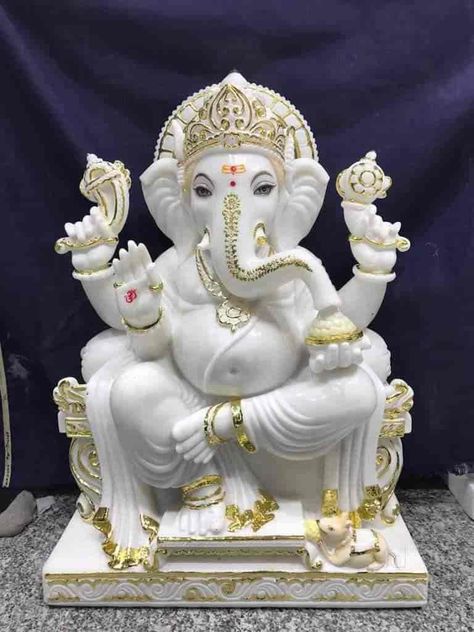 Ganesh Marble Murti, Pre Wedding Photoshoot Beach, Chinese Dragon Art, Clay Ganesha, Bhagvan Wallpapers, Gold Statue, Housewarming Decorations, Art Painting Diy, Ganesha Statue