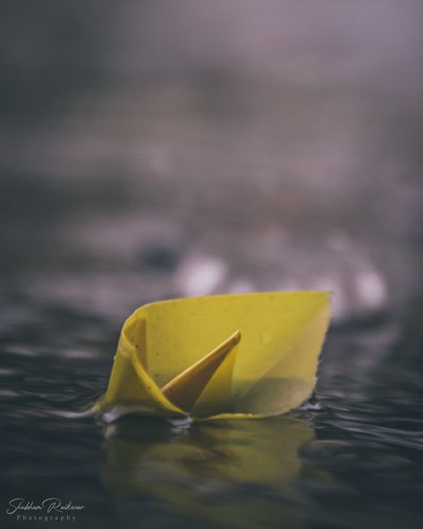 PAPER BOATS. THOSE TINY LITTLE WISHES WHICH SINK INTO THE TEARS OF PAST... Paper Boat Photography, Georgie Denbrough, Paper Boat Memories, Sinking Boat, Movie Photography, Paper Boats, Boat Wallpaper, Robert Scott, Paper Boat