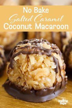 Salted Caramel Coconut Macaroons, Caramel Coconut Macaroons, Salted Caramel Macaroons, Kue Macaroon, Caramel Coconut, Resep Brownies, Gooey Caramel, Cookies Brownies, Coconut Caramel