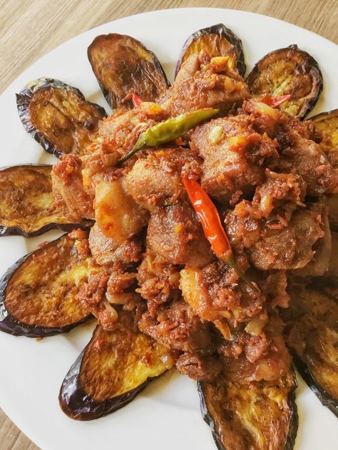 Binagoongan With Eggplant, Filipino Vegetables, Pork Binagoongan, Filipino Vegetable Recipes, Bagoong Alamang, Filipino Pork Recipes, Datu Puti, Thai Red Chili, Salted Shrimp