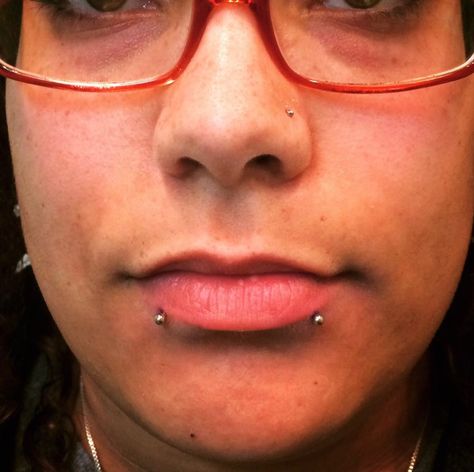 Snakebite Piercing, Piercings Lip, Snake Bite Piercing, Small Snake, Snake Bite, Small Snakes, Snakebites, Face Piercings, Snake Bites