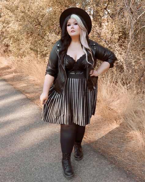 Plus Size Theater Outfits, Boho Goth Outfits Plus Size, Rock Concert Plus Size Outfit, Plus Size Yallternative, Boho Grunge Plus Size, Curvy Goth Outfit Summer, Dark Feminine Style Plus Size, Plus Size Gig Outfit, Plus Alt Fashion