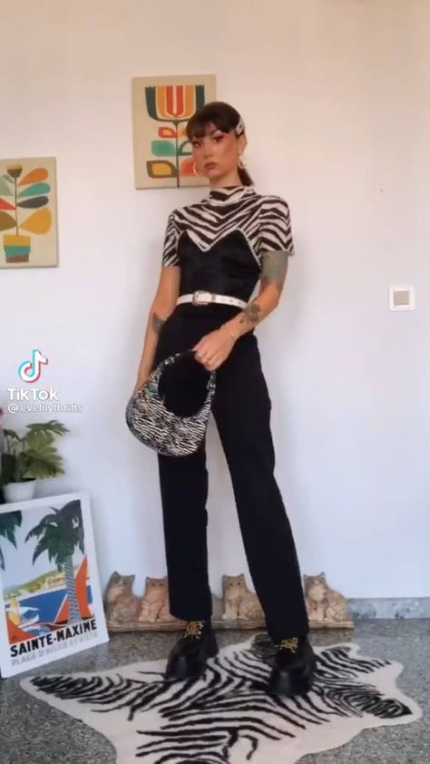 Extrovert Outfits, Retro Aesthetic Outfit, Corset Fashion Outfits, Tiktok Fashion, Funky Outfits, Layered Fashion, Looks Black, Basic Outfits, Mode Inspiration