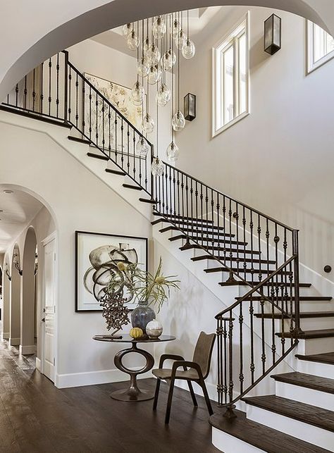 Designer Jeff Andrews on the "New Glamour" Curved Staircase Foyer, Jeff Andrews Design, Traditional Foyer, تحت الدرج, Glamour Interiors, درج السلم, Staircase Decor, Lan Can, Curved Staircase