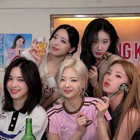 itzy ot5 icon Itzy Ot5 Icon, Itzy Ot5, Choi Jisu, Lee Chaeryeong, Shin Yuna, Hwang Yeji, Shin Ryujin, Pop Photos, Only Girl