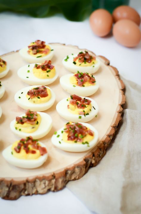 These Candied Bacon Deviled Eggs are the perfect appetizer for your next brunch or Easter get-together. | CaliGirlCooking.com Deviled Eggs Candied Bacon, Potluck Brunch, Angel Eggs, Bacon Deviled Eggs Recipe, Devil Eggs, Thanksgiving Appetizer, Bacon Deviled Eggs, Breakfast Quiche, Candied Bacon