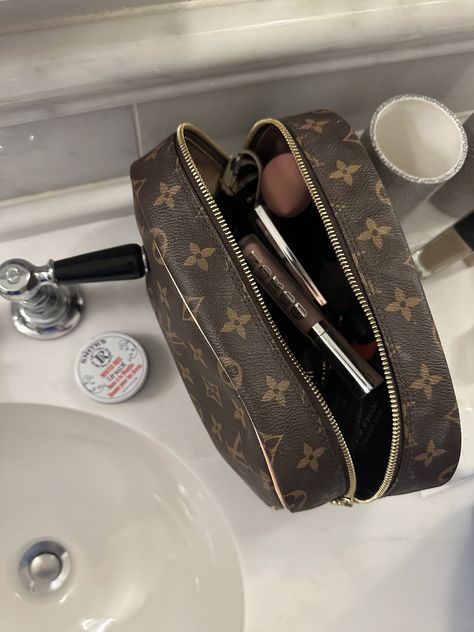 luxury bag, louis viutton, makeup, lifestyle, dior Louie Vuttion Makeup Bag, Louis Vuitton Makeup Bag, Louis Vuitton Makeup, Angelic Aesthetic, Bathroom Bag, Rey Aesthetic, Makeup Lifestyle, Louie Vuitton, White Makeup