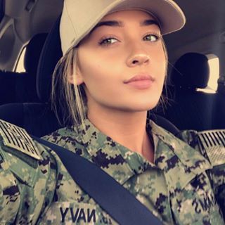 Curves N Combatboots ™️ (@curves.n.combatboots) • Instagram photos and videos Us Navy Women, Female Army Soldier, Hazel Color, Battle Dress, Latest African Men Fashion, Army Women, Military Girl, Police Women, Female Soldier