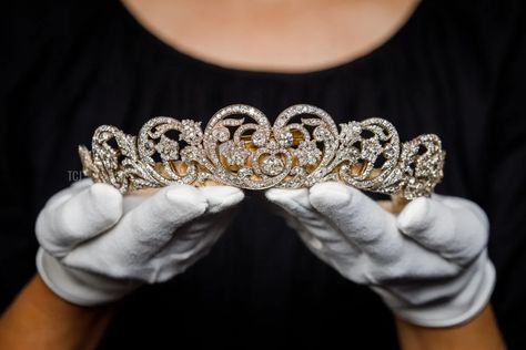 Bejeweled Close-Ups: The Spencer Tiara Royal Wedding Tiaras, Spencer Tiara, Spencer Family, The Spencer, Wedding Tiaras, Royal Tiaras, Diamond Tiara, Lady Diana Spencer, Diamond Jewel