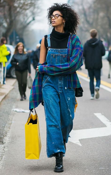 how to wear overalls fall Overalls In Winter, Overalls Chic, Overalls Outfit Fall, Overalls Outfit Winter, Overalls Fall, Overalls Winter, Overalls Outfits, Looks Summer, Overalls Denim