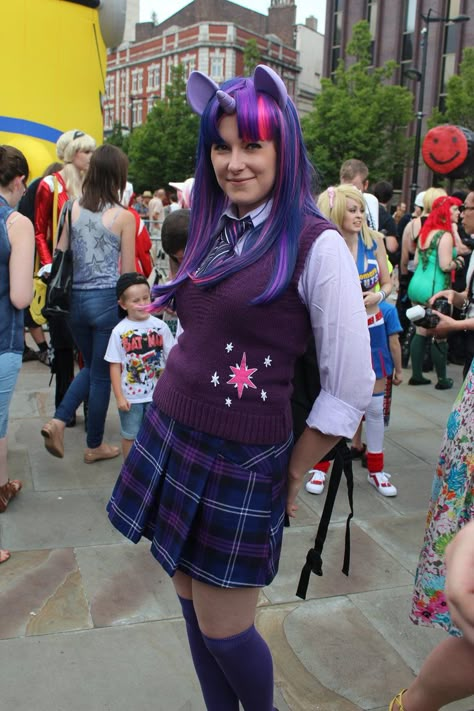 Mlp Cosplay Twilight, Twighlight Sparkle Cosplay, Halloween Costumes Sparkly, Twilight Sparkle Cosplay, Sparkle Cosplay, Twilight Sparkle Costume, Pony Costumes, Realistic Cosplay, Twilight Cosplay