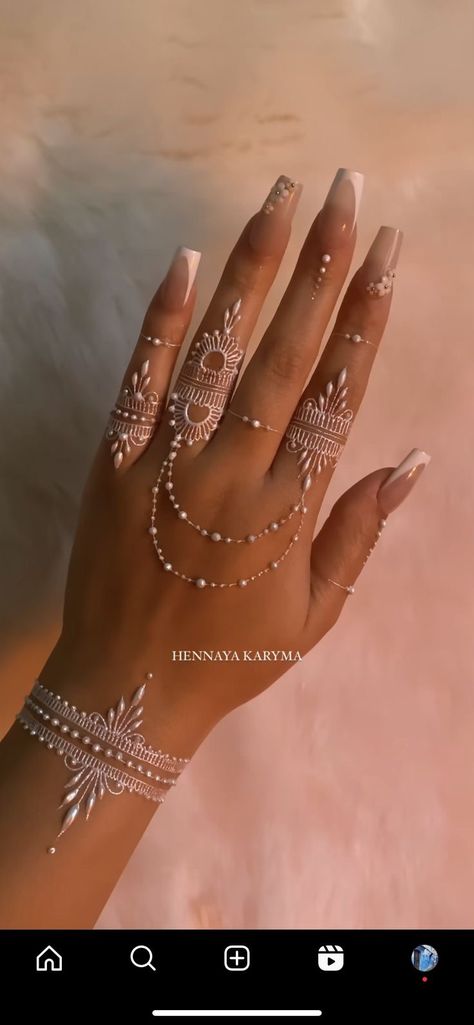 Henna Facil, Summer Henna Designs Hands, Pink Henna, Henna Designs Palm, Palm Henna Designs, Henna Designs Back, Cute Henna Designs, Cute Henna Tattoos, Red Henna