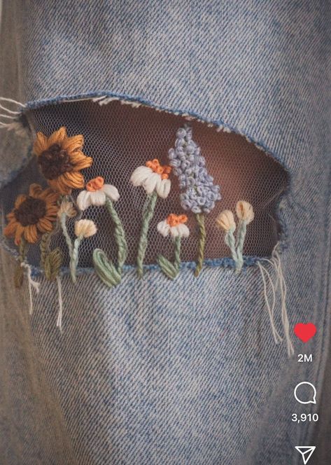 Trouser Embroidery, Clothes Embroidery Diy, Pola Sulam, Embroidery On Clothes, Creative Embroidery, 자수 디자인, Sewing Embroidery Designs, Hand Embroidery Art, Diy Sewing Clothes