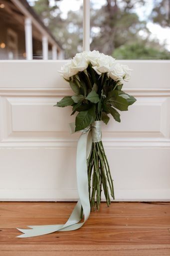 3 White Roses Bouquet, Long Stem White Roses Wedding Bouquet, Long Rose Bouquet, White Long Stem Roses, Wedding Bouquets With Long Ribbon, Minimal Rose Bouquet, Timeless Elegant Wedding Flowers, Wedding Bouquet Long Stem, Long Stem Peony Bouquet