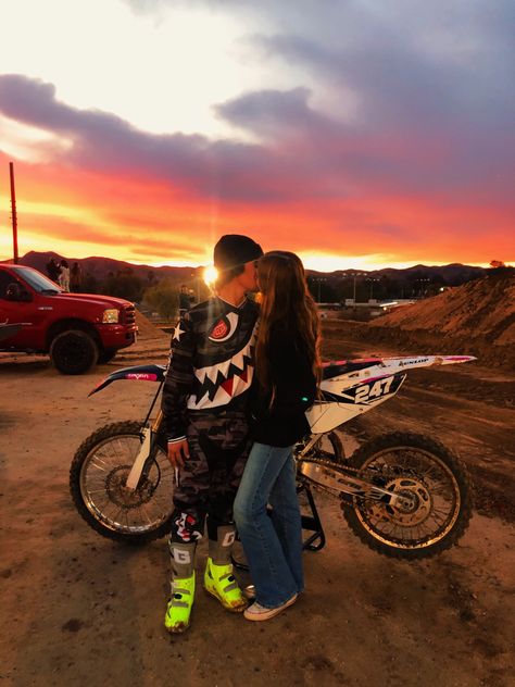 #motocouple #moto #dirtbike #bf #bf #couple #boyfriend #dirtbikes #sunset Motocross Couple Pictures, Motorcross Boyfriend, Motorcross Couple Pictures, Dirt Bike Boyfriend, Dirtbike Couple Pics, Motocross Couple Goals, Motocross Boyfriend, Dirt Bike Couple Pictures, Moto Boyfriend