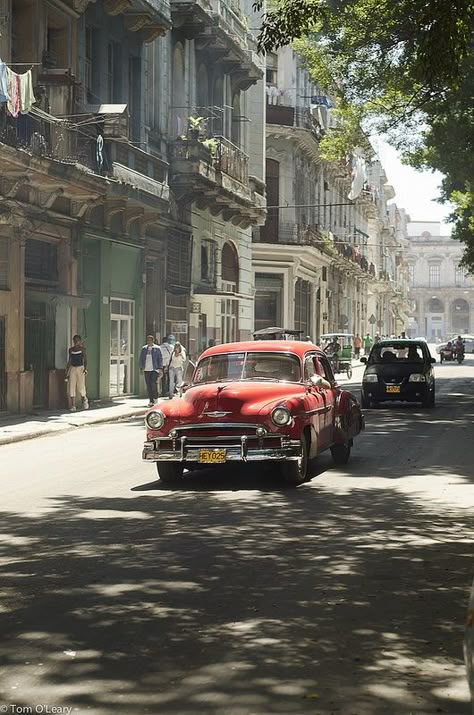 La Havane, Cuba Paris Reference Photo, City Scenes Photography, Art Reference Landscape Photo, Urban Reference Photos, City Reference Photo, Urban Landscape Photography, Cuba History, Urban Cityscape, City Streets Photography