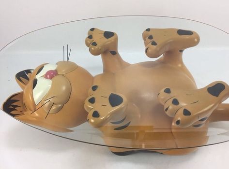 DD on Twitter: "1970s Garfield coffe table… " Garfield Coffee Table, Garfield Lamp, Garfield Table, 80s Garfield, Themed Houses, Garfield Coffee, Mtv Cribs, 80s Interior, Apartment Vibes