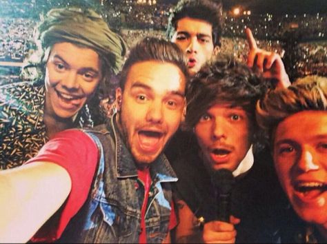 The boy's selfie.  Milan, Italy (Night 1) 6.28.14 One Direction Selfie, Where We Are Tour, Gambar One Direction, I'll Wait, One Direction Pictures, 1d And 5sos, X Factor, I Love One Direction, On The Road Again