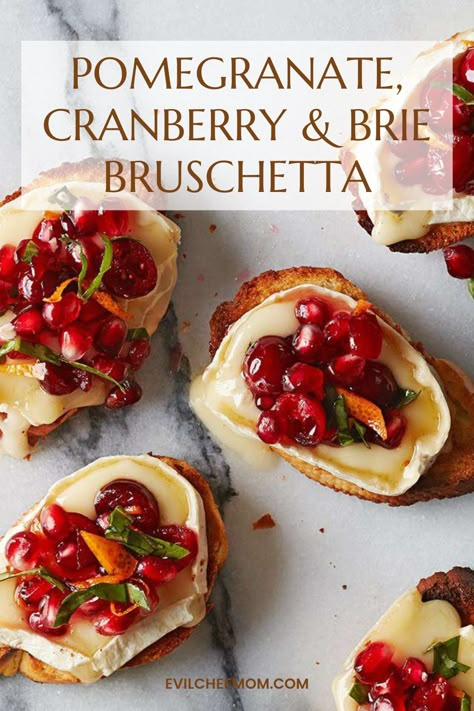 Pomegranate, Cranberry & Brie Bruschetta Fruit Bruschetta Recipe, Brie Bruschetta, Baguette Appetizer, Bruschetta Bites, Toasted Baguette Slices, Melted Brie, Christmas Eve Day, Christmas Menus, Baguette Slices