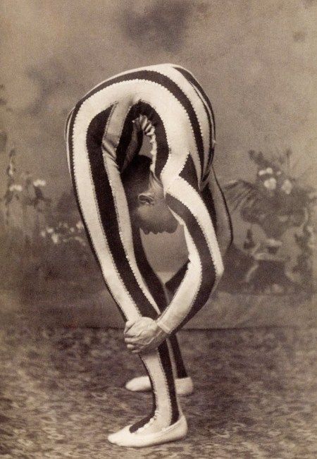 A Night at the Circus – Chifferobe Events Cirque Vintage, Circus Vintage, Old Circus, 1950s Rockabilly, Pierrot Clown, Circus Sideshow, Circus Acts, Arte Yoga, Flapper Art