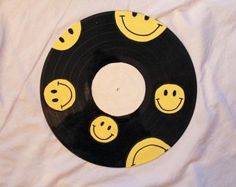 Vinyl Record Art Ideas, Painted Records, Cd Idea, Painted Vinyl Records, Cd Wall Art, Record Wall Art, Vinyl Art Paint, Cd Painting, Record Painting