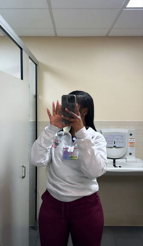 Scrubs Outfit Black Women, Black Scrubs Aesthetic Girl, Scrubs Aesthetic Black Women, Nursing School Black Women, Black Nurses Aesthetic, Black Dental Hygienist Aesthetic, Black Nursing Student Aesthetic, Cna Outfits Scrubs, Nurse Aesthetic Black Women