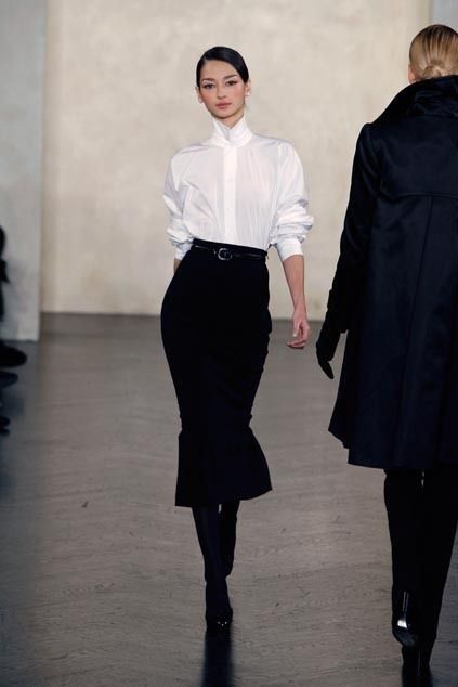 Classy Women Poses, Mode Editorials, Ralph Lauren Fall, Elegante Casual, Looks Chic, 가을 패션, Office Style, Yohji Yamamoto, Suit Fashion