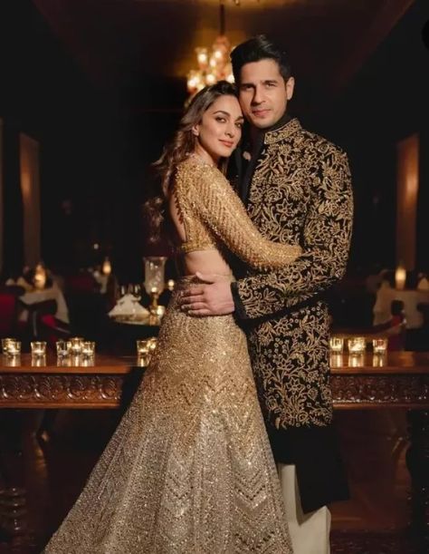 20 Beautiful Full-Sleeve Blouse Designs Inspired By B-Town Divas: From Pearl To Mirror-Adorned Ones Sidharth Malhotra Wedding, Sid Kiara Wedding, Kiara Advani Wedding, Reception Dress Indian, Sid Kiara, Kiara Wedding, Full Sleeves Blouse Designs, Wedding Dresses 2023, Siddharth Malhotra