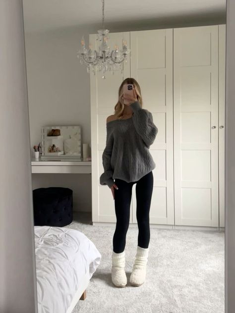 Woman Leggings, Modele Fitness, Filmy Vintage, Look Legging, Chique Outfit, Looks Pinterest, Cold Outfits, Outfit Inspo Casual, Legging Outfits