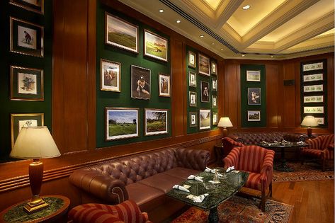 paint a section green...frame it in...add the different pictures Golf Bar, Golf Simulator Room, Golf Clubhouse, Clubhouse Design, Golf Room, Golf Decor, Billiard Room, Leather Furniture, Club House