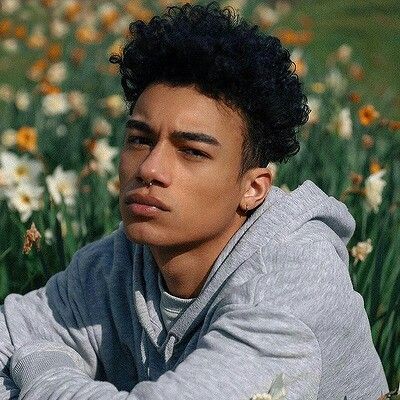 Reece King, Mixed Guys, Boys With Curly Hair, Cute Black Guys, Miles Morales, Male Portrait, 영감을 주는 캐릭터, Light Skin