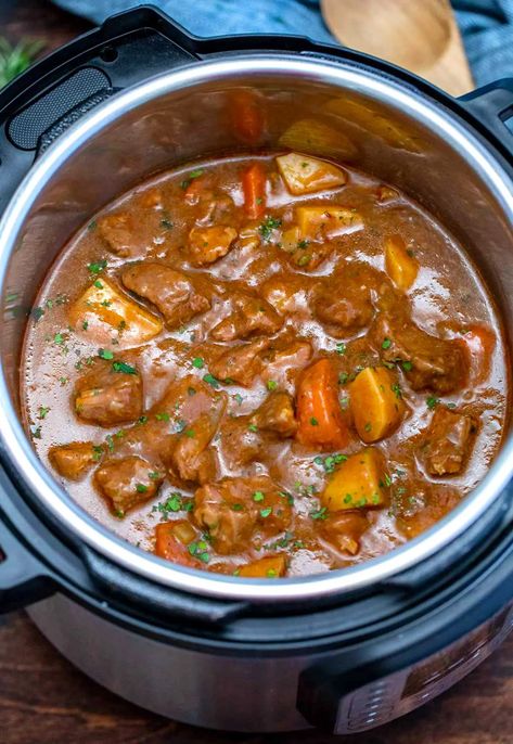 Instant Pot Guinness Beef Stew - Sweet and Savory Meals Guiness Stew, Beef Stew Instant Pot, Instant Pot Beef Stew Recipe, Instant Pot Stew, Instant Pot Beef Stew, Slow Cooker Recipes Beef Stew, Guinness Beef Stew, Stew Beef, Pot Beef Stew