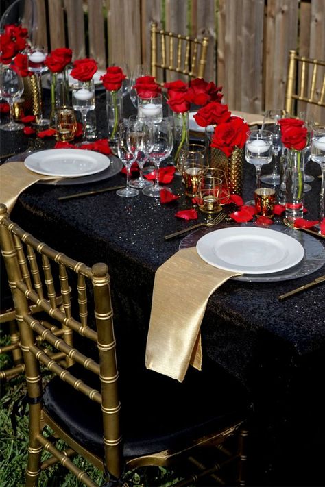 Roses and candles🌹🕯 A romantic combination for your special event! The perfect table, the perfect chairs, the perfect tabletop. Let's create the most beautiful combination for your day. - Gold Chiavari Chairs - Tabletop - Red Roses - Candles Black Gold Wedding Theme, Roses And Candles, Gold Toe Nails, Nail Art Rose, Wallpaper Rose Gold, Purple Reception, Red Wedding Gowns, Red Centerpieces, Tattoos Rose