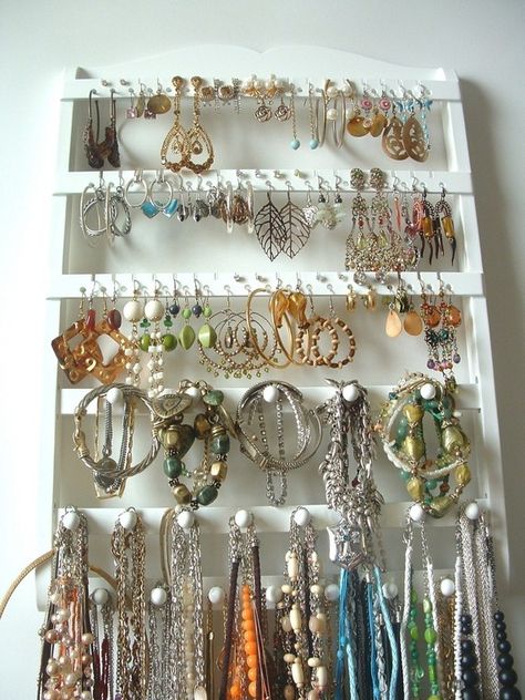 jewelry holder Storing Necklaces, Jewelry Holders, Types Of Jewelry, Bracelet Display, Earring Organizer, Earring Holder, Jewelry Armoire, White Jewelry, Creative Jewelry