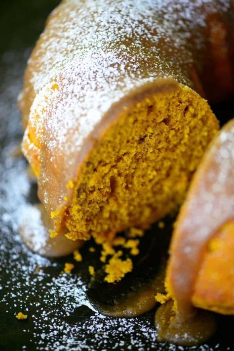 Pumpkin Bundt Cake With Maple Glaze Easy Side Dishes, Pumpkin Bundt, Gunny Sack, Cheesy Appetizer, Pumpkin Bundt Cake, Pumpkin Desserts, Meals Easy, Vegetarian Cake, Sweet Bakery