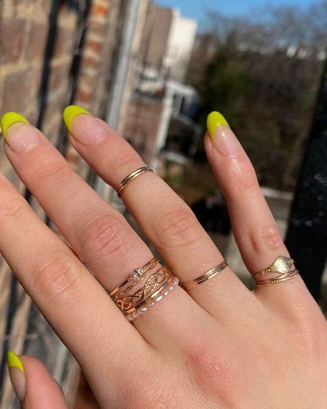 Catbird on Instagram: “How WE wear it 🐚✨✨ Catbird kitten @irena_menard from our store team wears a happy mix of glowing gold and a buffet of pearls! Tap the photo…” Catbird Aesthetic, Boujee Jewelry, Dainty Jewelry Rings, Dainty Jewelry Bracelets, Danty Jewelry, Jewelry Guide, Dainty Fine Jewelry, Catbird Jewelry, Dainty Jewelry Necklace