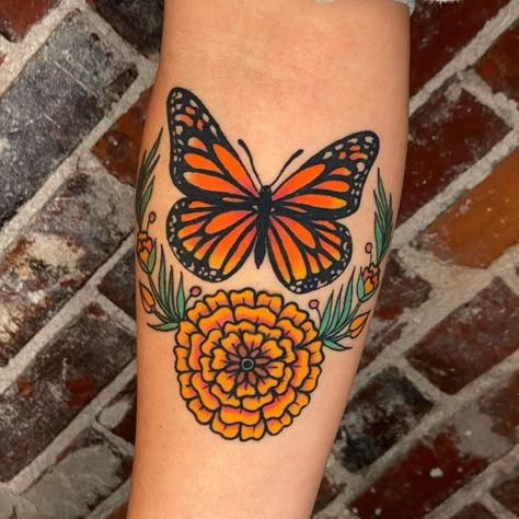 Monarch Traditional Tattoo, American Traditional Monarch Butterfly Tattoo, Traditional Style Butterfly Tattoo, Traditional Monarch Butterfly Tattoo, American Traditional Moth Tattoo, American Traditional Butterfly Tattoo, Traditional Tattoos Women, Monarch Tattoo, Tatuaje Studio Ghibli