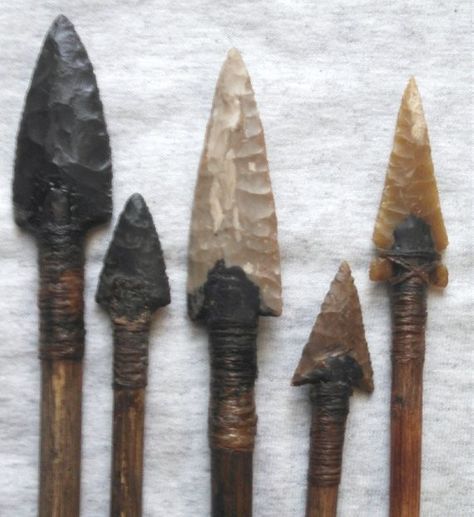 Stone Age Tools, Pine Tar, Arrowheads Artifacts, Primitive Technology, Primitive Survival, Flint Knapping, Native American Pictures, Traditional Archery, Native American Artifacts