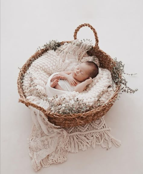 Newborn Photos Neutral Colors, Newborn Photo Shoot Theme, White Background Newborn Photography, Beige Newborn Photography, Newborn Mirror Photography, Newborn Photography Prop Ideas, Wicker Basket Newborn Photos, Newborn Photo Basket, Newborn Boho Photography