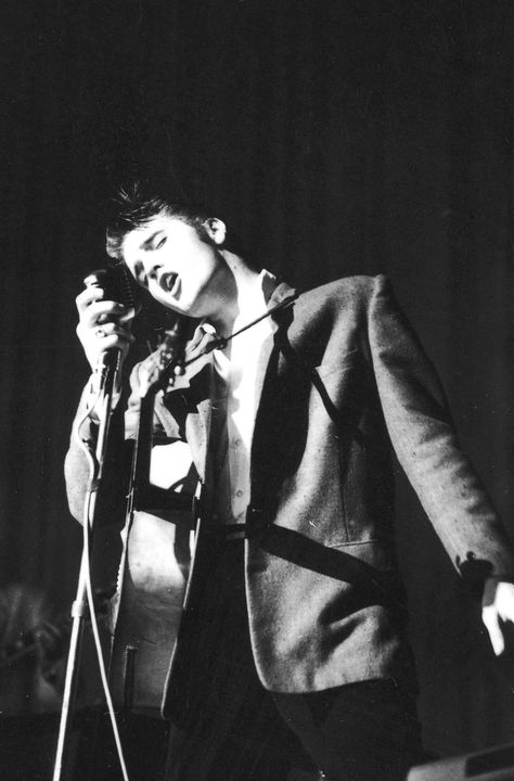 On what would have been his 80th birthday, LIFE.com looks back at The King when he was a young, charming, thrilling and, for some, downright frightening rocker. I Love Elvis, Young Elvis, Elvis Photos, Early Photos, King Of Rock And Roll, Patrick Stump, Hoodie Allen, Pete Wentz, Elvis Presley Photos