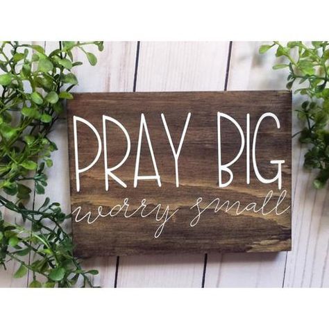 Small Wood Signs, Wood Signs Diy, Pray Big, Small Wood Sign, Smallwoods Signs, Wood Crafting Tools, Signs Diy, Farmhouse Wood Sign, Barn Wood Signs