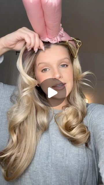 The Effortless Shop on Instagram: "NEW upside down method of heatless curls! All you need to know * * #heatless #heatlesscurls #heatlesscurlers #curls #overnightcurls #hair #overnight #easy #hairstyle #hairtutorial #hairstyle #hairtok #haircare #hairstyle #hair #soft #beauty #curlyhair #straighthair #wavyhair #waves #heatlesshair #heatlesshairstyles #heatlesswaves #heatlessblowout #hairtutorial  #hairtransformation #bestie #justgirlythings" Reverse Heatless Curls, Overnight Curls For Medium Length Hair, Upside Down Heatless Curls, Heartless Curls Overnight, Easy Overnight Curls, Hair Curlers Overnight, Big Waves Hair, Heatless Curls Tutorial, Curls For Medium Length Hair