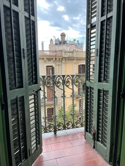 #barcelona #balcony #cute #aesthetic #aesthetictumblr Barcelona Balcony Aesthetic, Barcelona Apartment Balconies, Apartment In Barcelona, Barcelona Apartment Aesthetic, Barcelona Interior Design, Barcelona Balcony, Cute Balcony, Apartment In Spain, Apartment Barcelona