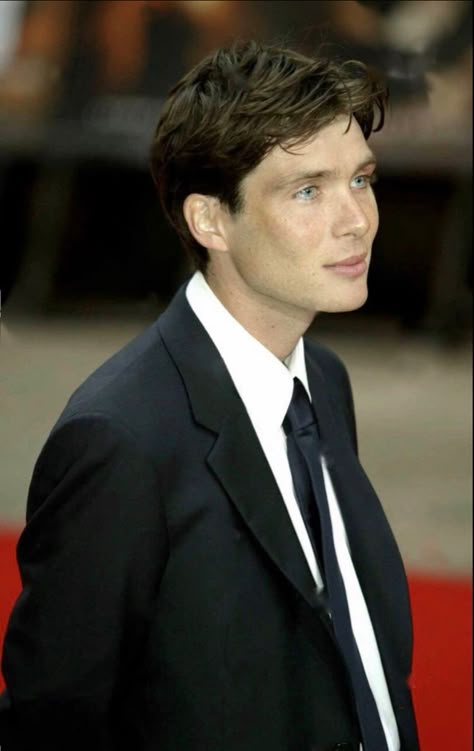 Cillian Murphy Batman Begins Premiere, Cillian Murphy Haircut, Cillian Murphy 90s, Cillian Murphy Wallpaper, Jackson Rippner, Cillian Murphy Aesthetic, Shelby Thomas, Murphy Aesthetic, Raymond Leon