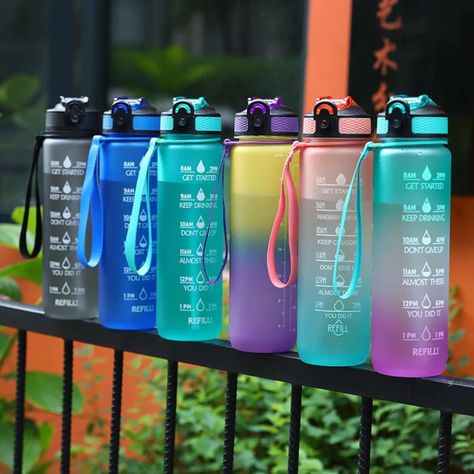 🏃🏻‍♀️ 💧 【MOTIVATIONAL WATER BOTTLE】Keeping Body hydrated is a simple technique to help you stay healthy. Our water bottle with motivational quotes and time markings will always help you to remind drink right amount of water to keep you hydrated throughout the day. 1 Liter Water Bottle, Sports Drink Bottle, Healthy Water Drinks, Motivational Water Bottle, Portable Water Bottle, Daily Water, Sports Drink, The Don, Water Bottle With Straw