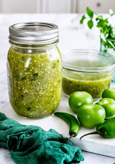 Authentic Salsa Verde Recipe Salsa Recipe Without Cilantro, Authentic Salsa Verde Recipe, Serrano Hot Sauce, Canned Tomatillos, Canning Homemade Salsa, Mexican Catering, Tomatillo Salsa Recipe, Sweet Salsa, Salsa Tomatillo