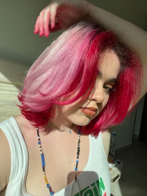 Short Red And Pink Hair, Hair Colour Ideas Bright, Multi Color Red Hair, Pink Roots Red Hair, Bright Red And Pink Hair, Multi Colored Short Hair, Pink Hair Red Tips, Multi Color Hair Dye Ideas, Red And Bleached Hair