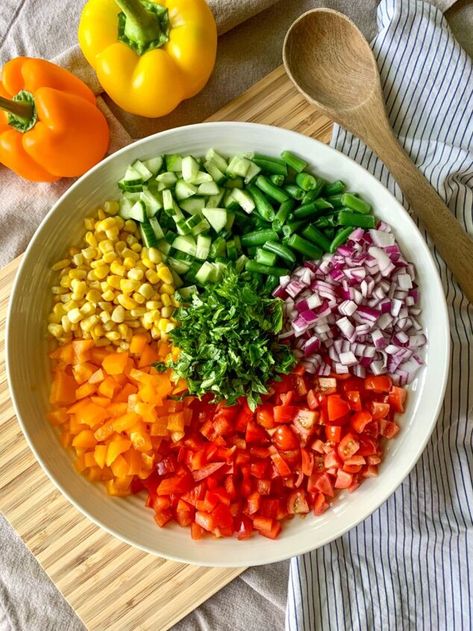 Eating healthy doesn't have to be boring! This Rainbow Salad recipe is a delicious and nutritious way to get your daily dose of vitamins and minerals. Plus, it's easy to make and tastes great! Salad Components, Gluten And Dairy Free Recipes, Rainbow Salad, Side Salads, Simple Dressing, Fermentation Recipes, Closet Renovation, Refreshing Salad, Veggie Salad