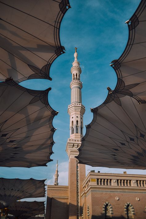 Masjid Al Nabawi Medina Saudi Arabia 🇸🇦 Aesthetic Islamic, Mekka Islam, Pilgrimage To Mecca, Fesyen Islam, Hajj Pilgrimage, Medina Mosque, Wallpaper Estetika, Mosque Art, Wallpaper Homescreen